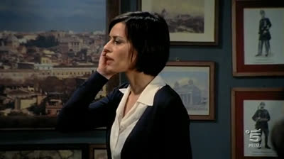 Distretto di Polizia 10x14 appesi a un filo