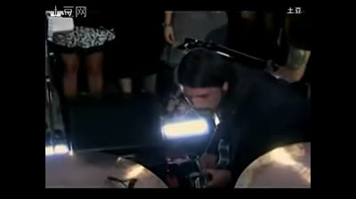 Foo Fighters & Serj Tankian - Holiday In Cambodia (MTV VMA 2007)